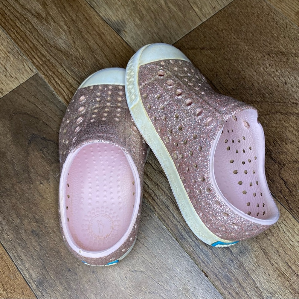 Toddler native shoes. Size 6 toddler. Good used condition.